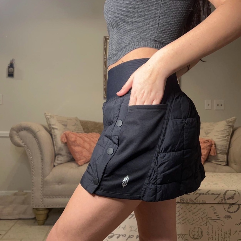 Cutest free People Movement puffer mini skirt. Fitted ribbed wait.like new